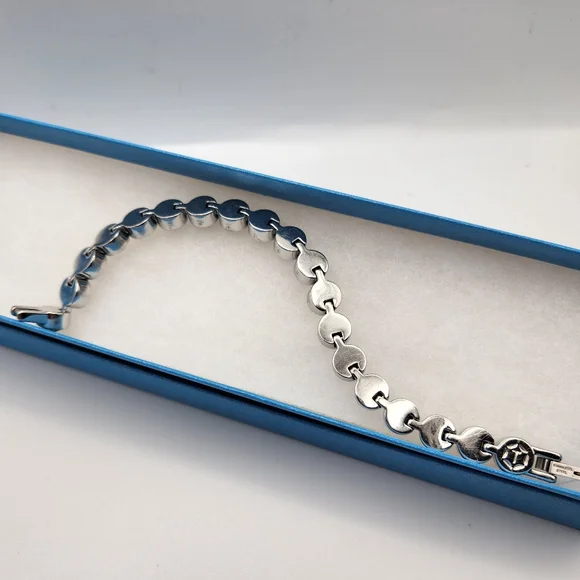 Touchstone Crystal Ice Bracelet, Overcast - Picture 2 of 7